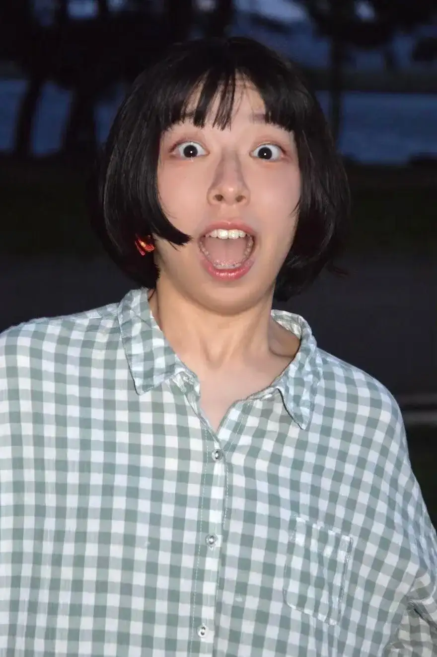 岡日出子イメージ写真：驚